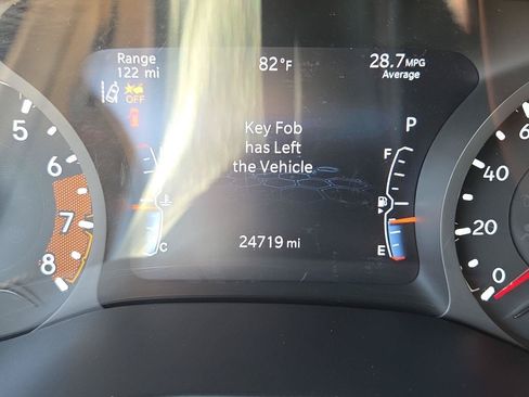 Used 2025 Jeep Compass Trailhawk AWD/4WD image 32