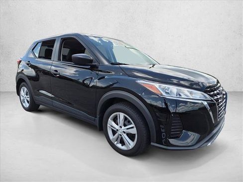Used 2023 Nissan Kicks S FWD image 3