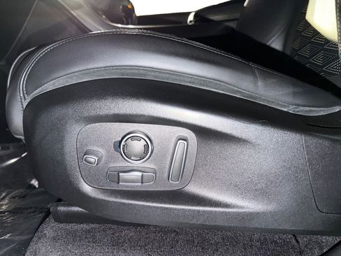 Used 2019 Land Rover Range Rover Sport SVR image 10