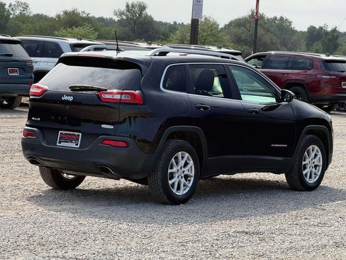Used 2018 Jeep Cherokee Latitude Plus w/ Cold Weather Group AWD/4WD image 7