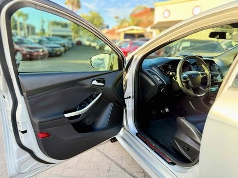 Used 2014 Ford Focus ST w/ Equipment Group 202A FWD image 18