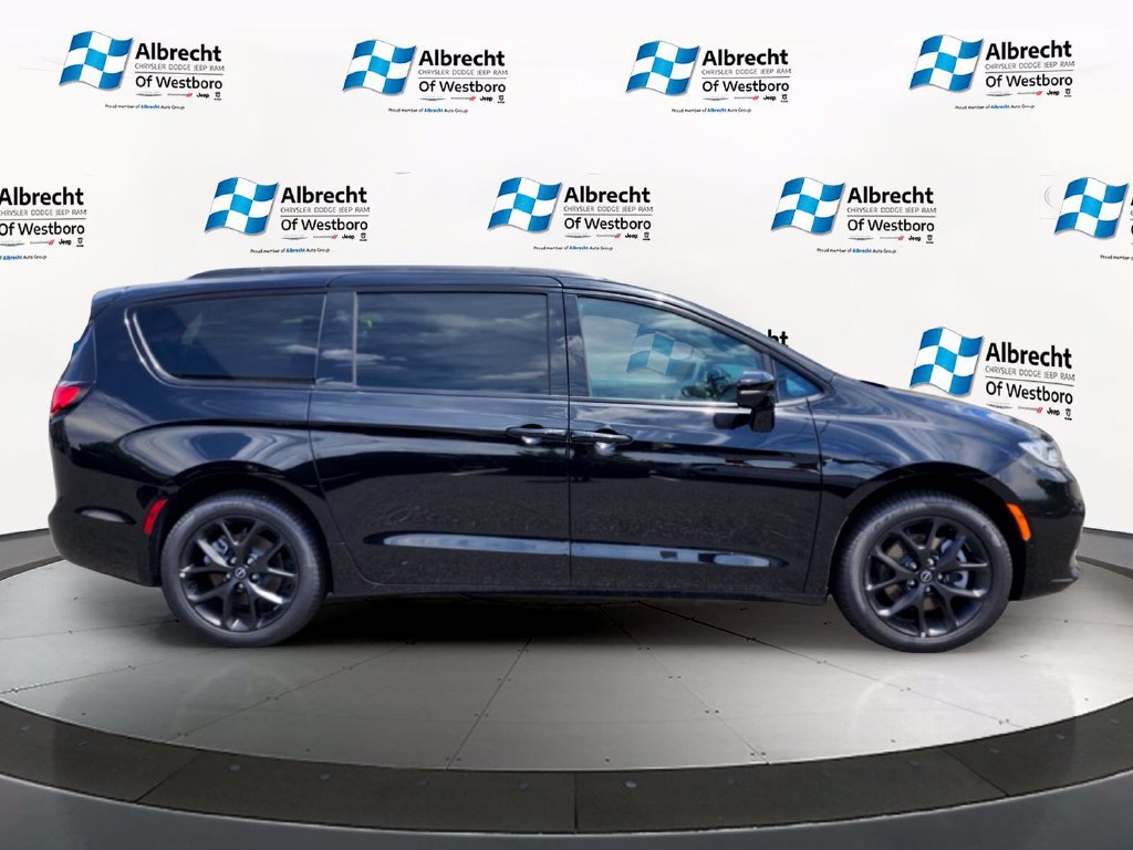 New 2026 Chrysler Pacifica Select w/ S Appearance Package AWD/4WD image 6