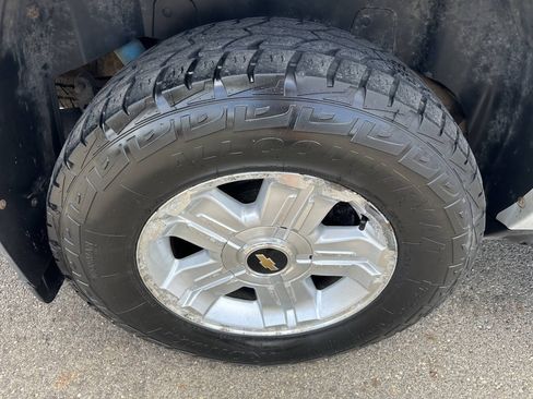Used 2012 Chevrolet Avalanche LT AWD/4WD image 25