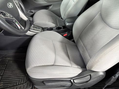 Used 2013 Hyundai Elantra image 9