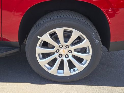 New 2025 Chevrolet Suburban Premier image 5