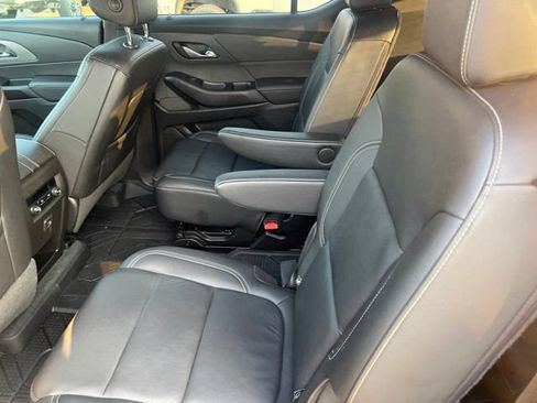Used 2022 Chevrolet Traverse LT FWD image 10