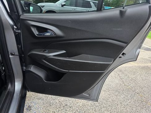 Used 2024 Chevrolet Trax RS FWD image 11