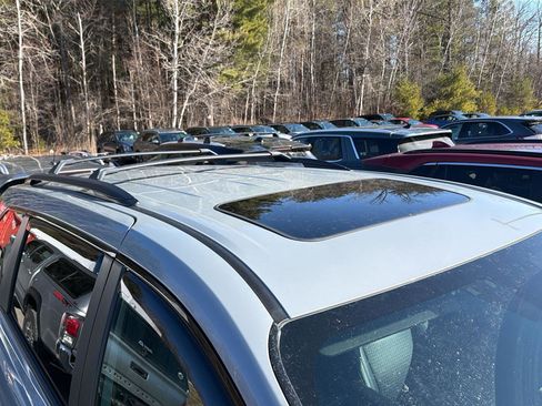 Used 2025 Toyota Sienna XLE Woodland Edition image 6