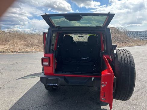 Used 2021 Jeep Wrangler Unlimited Sport image 22