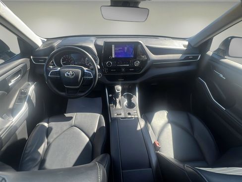 Used 2023 Toyota Highlander L image 9