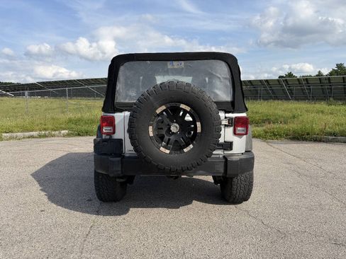 Used 2012 Jeep Wrangler Sport AWD/4WD image 4