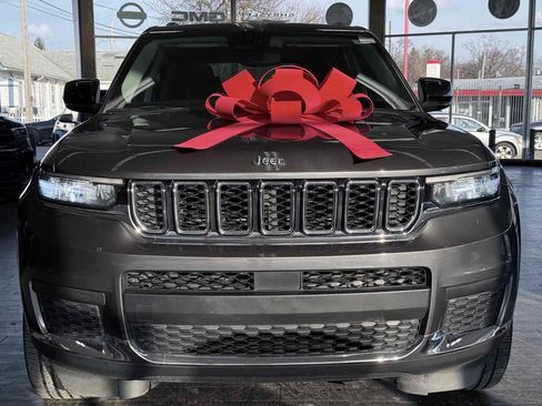 Used 2023 Jeep Grand Cherokee Laredo w/ Luxury Tech Group I image 4