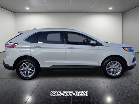 Used 2024 Ford Edge SEL w/ Convenience Package image 2