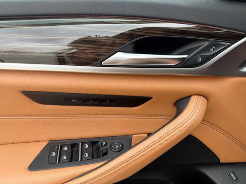 Used 2020 BMW 530i xDrive image 14