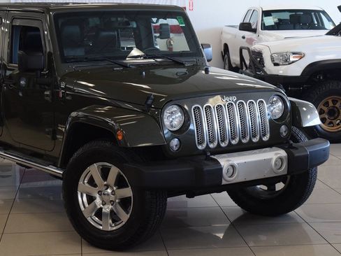 Used 2015 Jeep Wrangler Unlimited Sahara w/ Dual Top Group AWD/4WD image 9