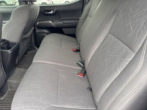 Used 2017 Toyota Tacoma TRD Off-Road image 17