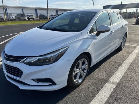 Used 2017 Chevrolet Cruze Premier FWD image 2
