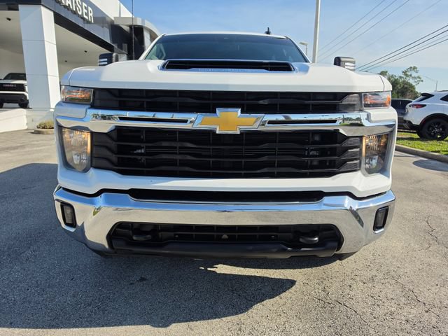Used 2025 Chevrolet Silverado 2500 LT w/ Convenience Package AWD/4WD image 9