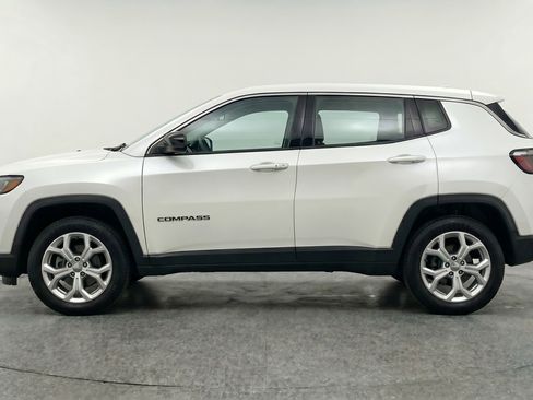 Used 2025 Jeep Compass Latitude AWD/4WD image 5