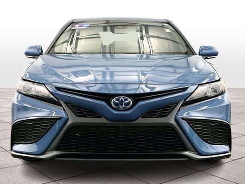 Used 2023 Toyota Camry SE image 3