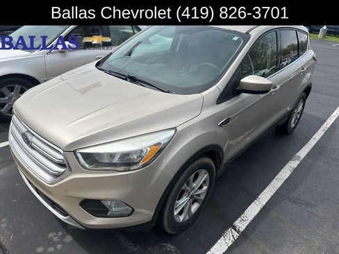 Used 2017 Ford Escape SE w/ SE Cold Weather Package AWD/4WD image 1