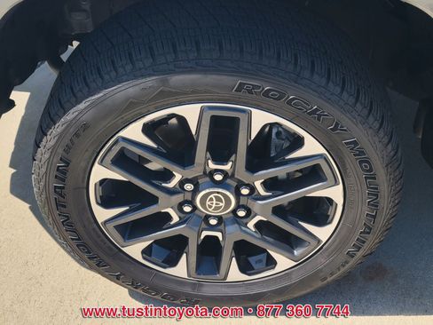 Used 2023 Toyota Tundra Limited AWD/4WD image 9
