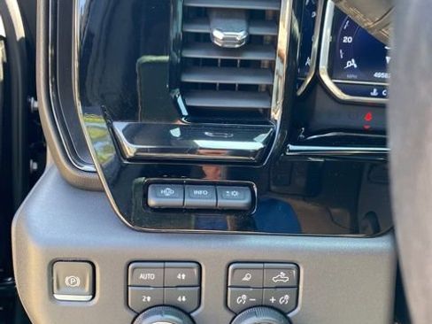 Used 2022 Chevrolet Silverado 1500 ZR2 w/ Technology Package image 38