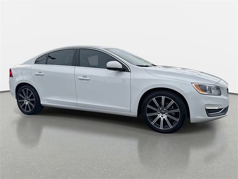 Used 2017 Volvo S60 T5 Inscription Platinum w/ Climate Package image 6