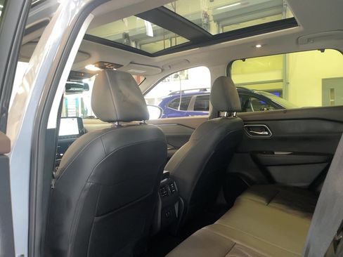 Used 2023 Nissan Rogue Platinum image 7