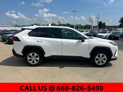Used 2023 Toyota RAV4 LE AWD/4WD image 5