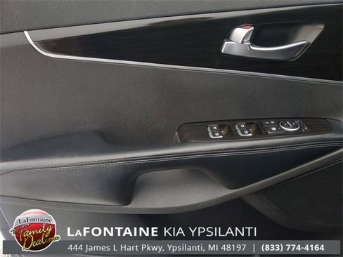 Used 2020 Kia Sorento EX image 12