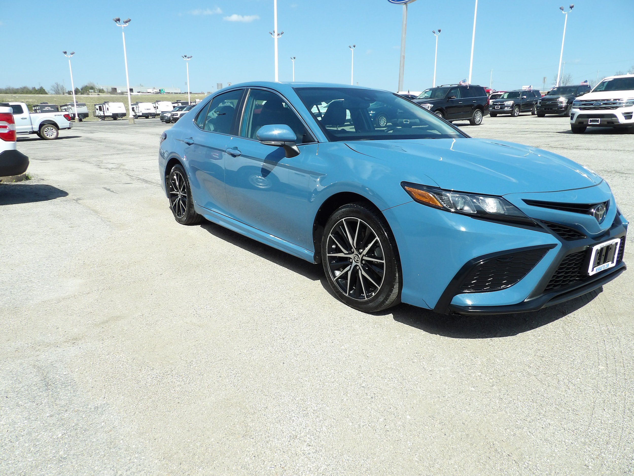 Used 2024 Toyota Camry SE w/ Cold Weather Package FWD image 5