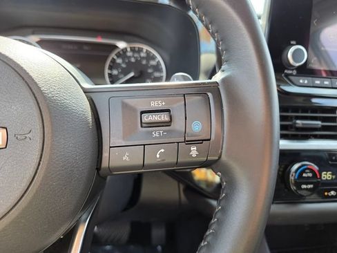 Used 2025 Nissan Pathfinder SV FWD image 25