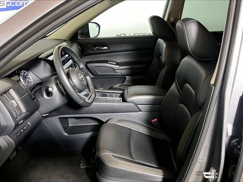 Used 2025 Nissan Pathfinder SL FWD image 20