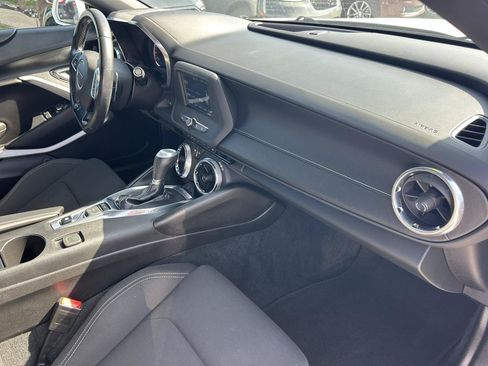 Used 2018 Chevrolet Camaro LT RWD image 9