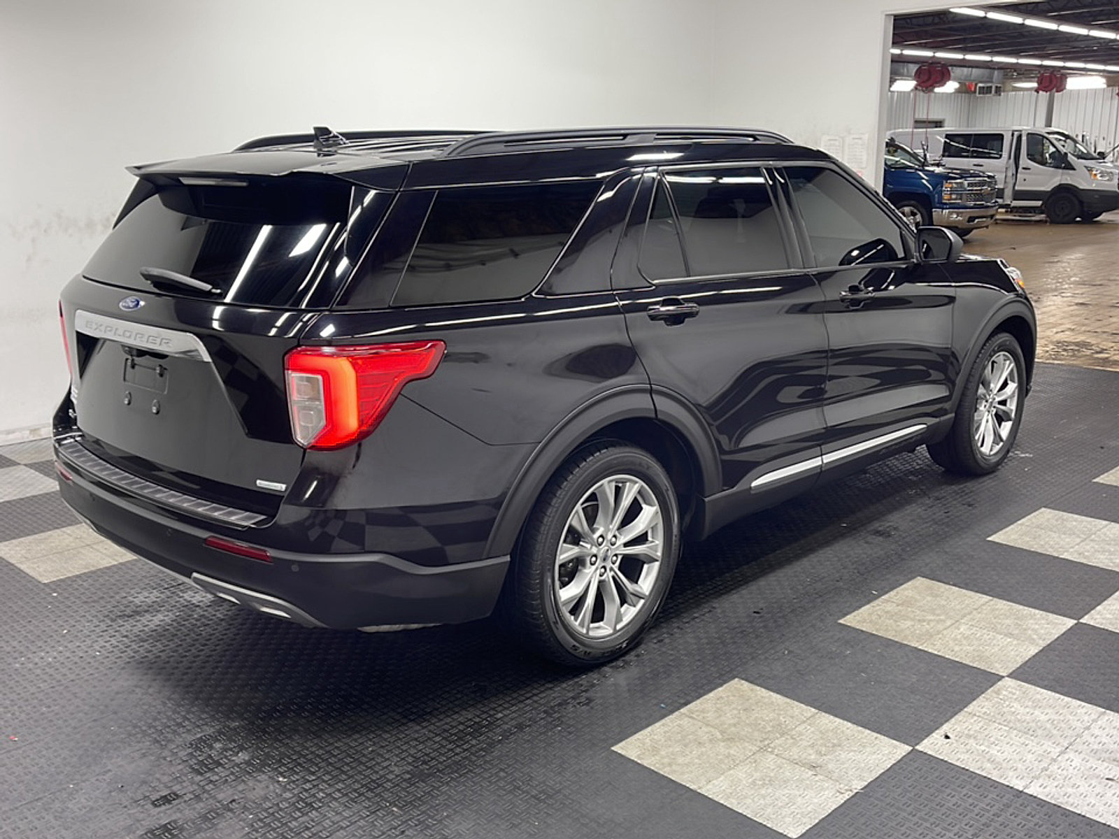 Used 2020 Ford Explorer XLT w/ Equipment Group 202A RWD image 20