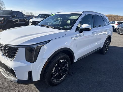 Used 2024 Kia Sorento S image 7