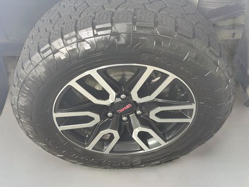 Used 2022 GMC Sierra 1500 AT4 w/ AT4 Premium Package AWD/4WD image 11