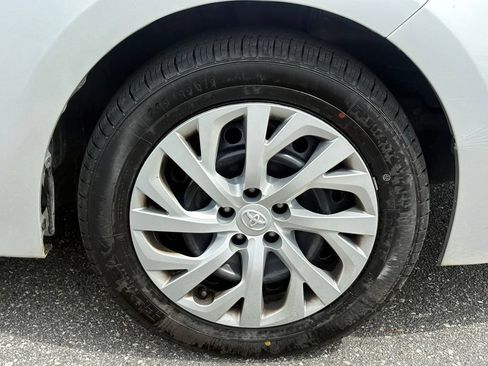 Used 2019 Toyota Corolla LE FWD image 13