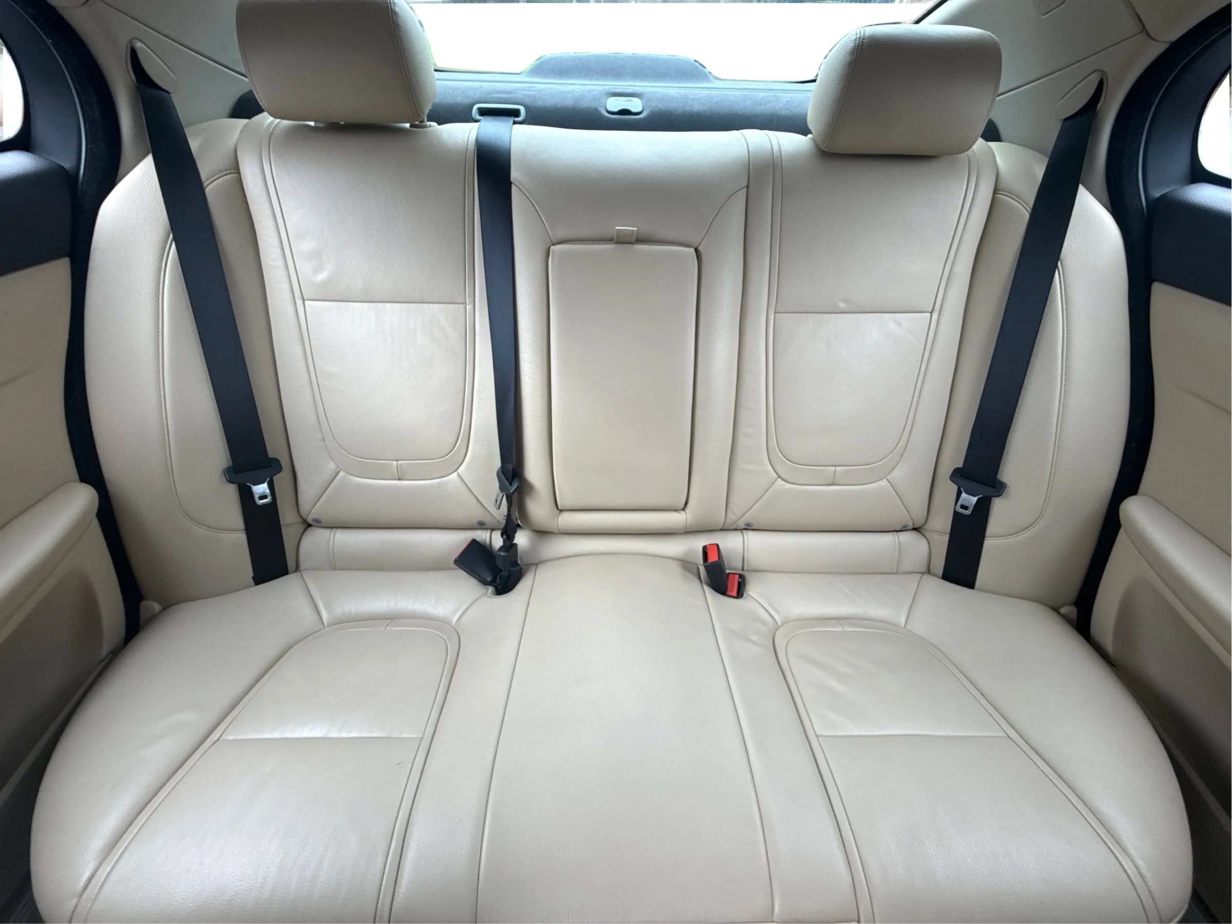 Used 2013 Jaguar XF 3.0 RWD image 28