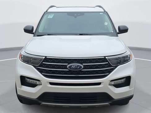 Used 2021 Ford Explorer XLT w/ Equipment Group 202A image 2