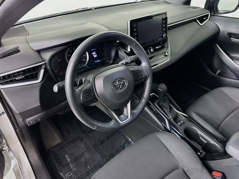 Used 2021 Toyota Corolla SE FWD image 2