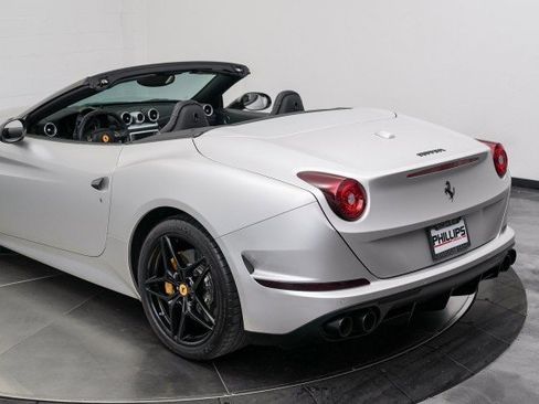 Used 2016 Ferrari California T image 17