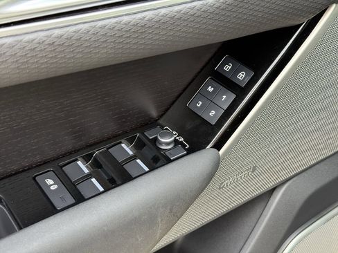 Used 2023 Land Rover Range Rover Velar R-Dynamic S image 17