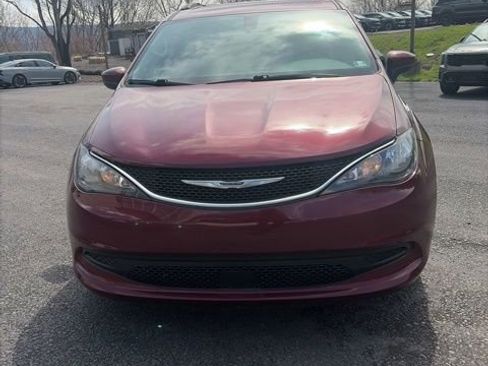 Used 2021 Chrysler Voyager Lxi image 3