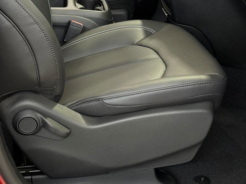 New 2026 Chrysler Pacifica Select image 11