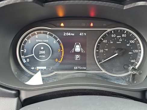 Used 2025 Nissan Versa SR w/ Trunk Package image 19