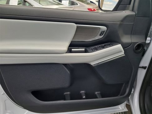 Used 2025 Ford Expedition Platinum image 17