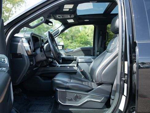 Used 2023 Ford F250 Platinum w/ FX4 Off-Road Package AWD/4WD image 22