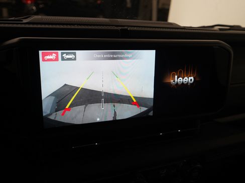 Used 2024 Jeep Wrangler Unlimited Sahara w/ Technology Group AWD/4WD image 21